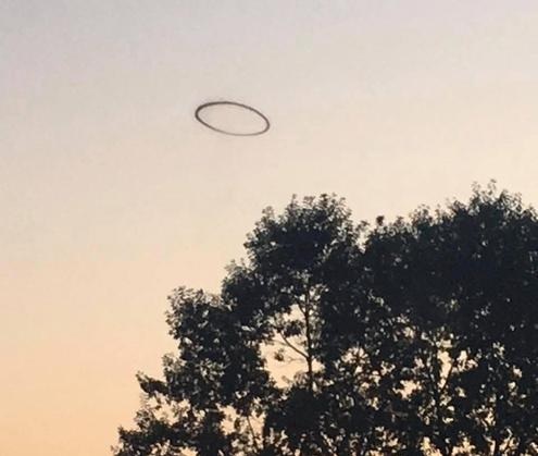 Circulo preto no céu