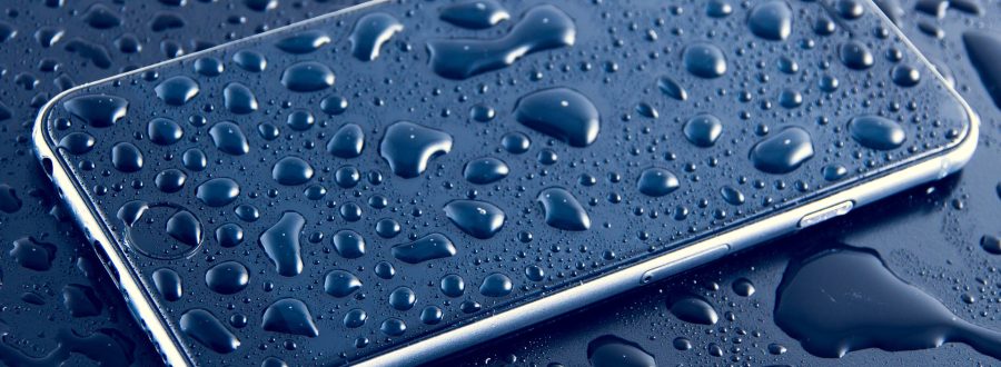 Seu celular caiu na água. O que fazer?