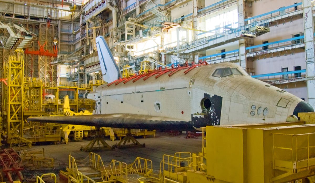 Nave Espacial É Encontrada Abandonada No Deserto